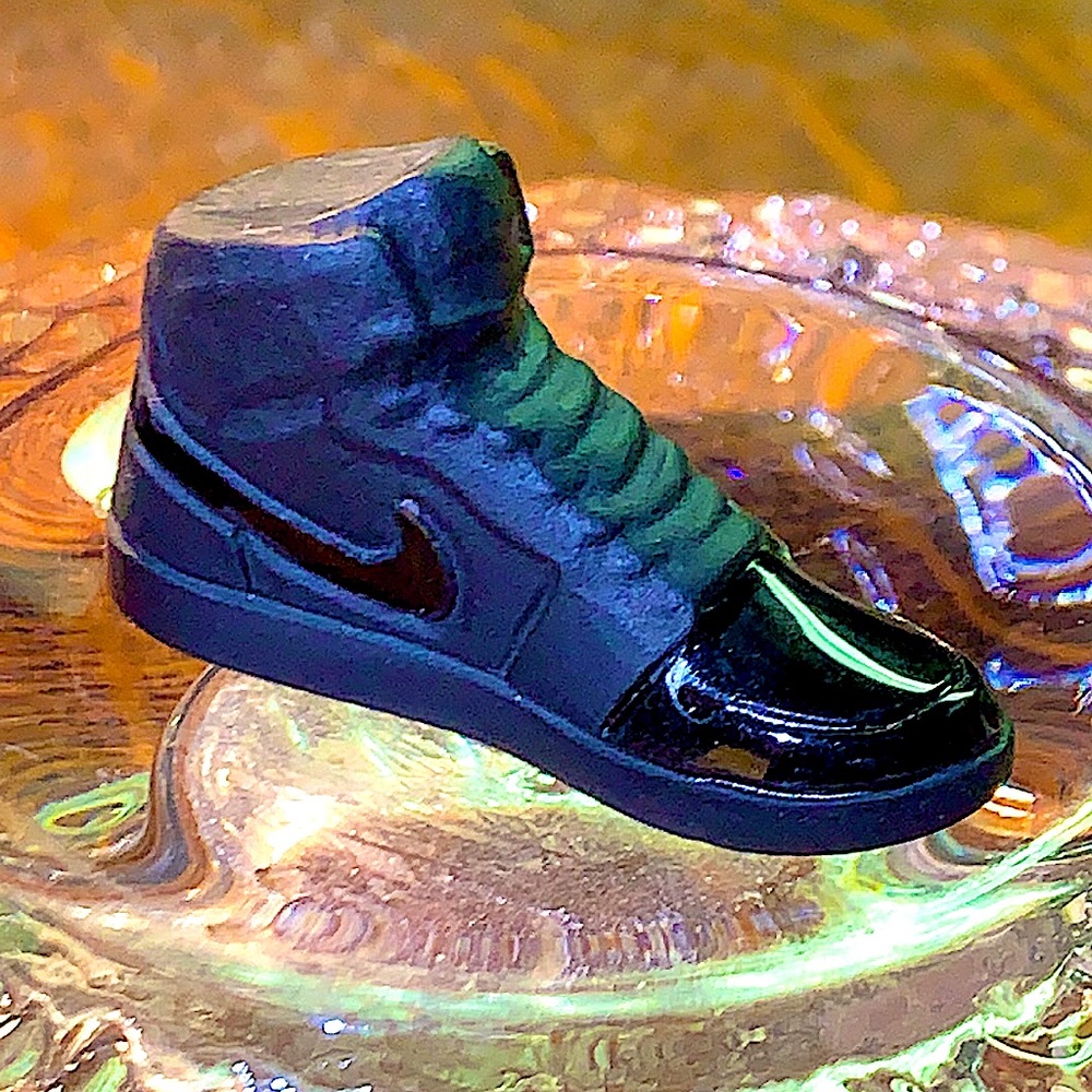 NIKE BLACK CARVED & POLISHED OBSIDIAN FIGURE RARE